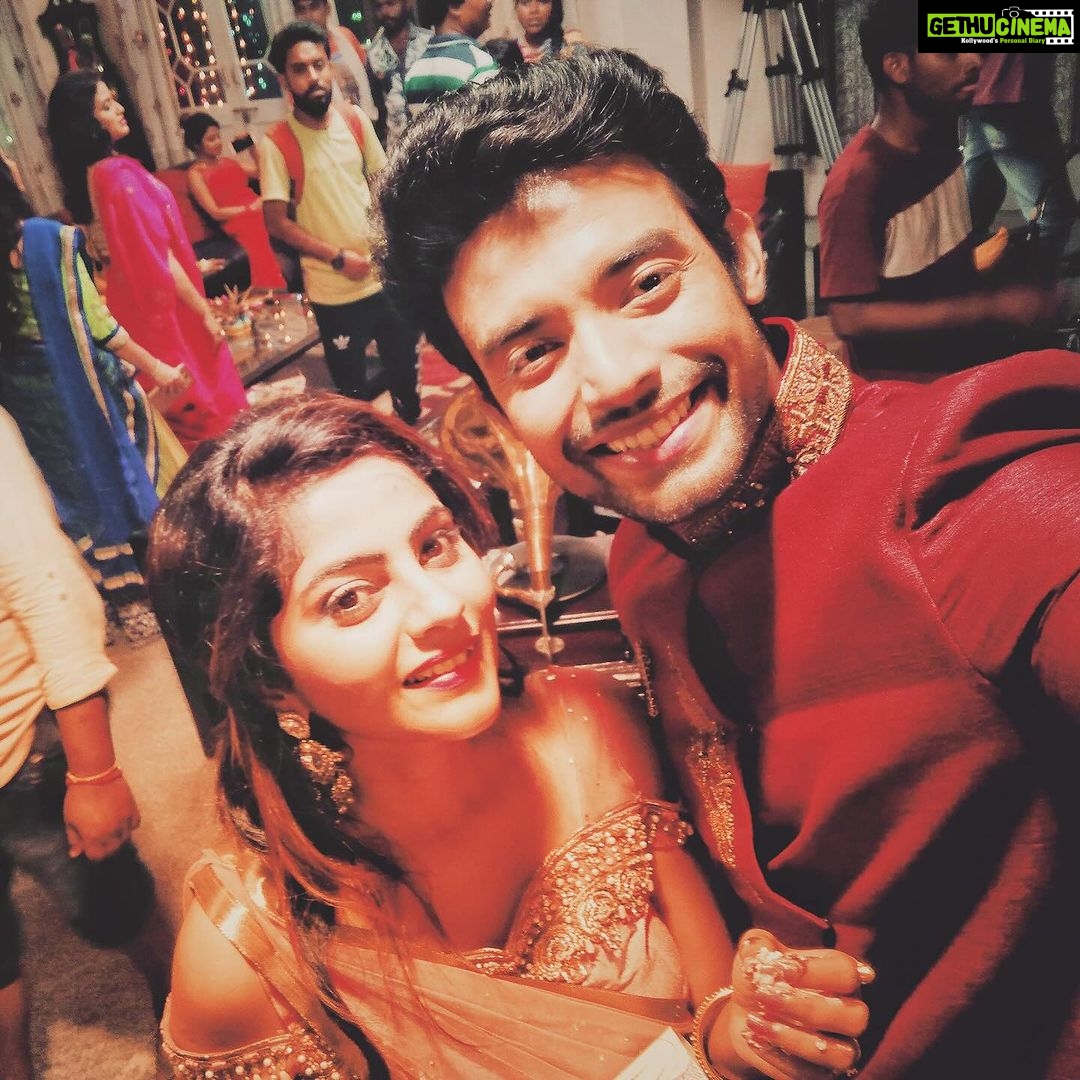 Jhilik Bhattacharjee Instagram - আর কিছুক্ষন পরেই,আজ দুপুর ১ টায় আমরা আসছি @jalsha_movies এ আমাদের ছবি #amisudhutorholam নিয়ে.. দেখে জানাবেন কেমন লাগলো !!! আমরা অপেক্ষা করবো আপনার feedback er জন্য.... #ranojoy #rano #jhilik_bhattacharjee #loveandpeace❤️✌️ #movie #bengali #actorslife @jhilikbhattacharjeeofficial @biswanathbasuofficial @kharaj_mukherjee___ @jalsha_movies