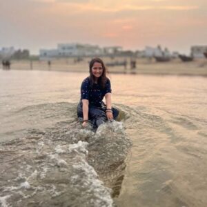 Jinal Belani Instagram - Take me to the beach 🏖️✨💕🏄🌊
PC - @pratiikpawar @krishnabangar

I am happiest around the sea, and couldn't stop smiling all the time 😀🌊 

Also,  this is the first time I have been to any east coast. Being from Mumbai, which has a west coast; I have always seen the sun setting over the sea. For the first time I witnessed the sunset on the opposite side. I was amazed. 😀 To witness Sunrise from here would be beautiful... Hope to catch it before I leave. 

By the way, this is the Gopalpur beach in Odisha