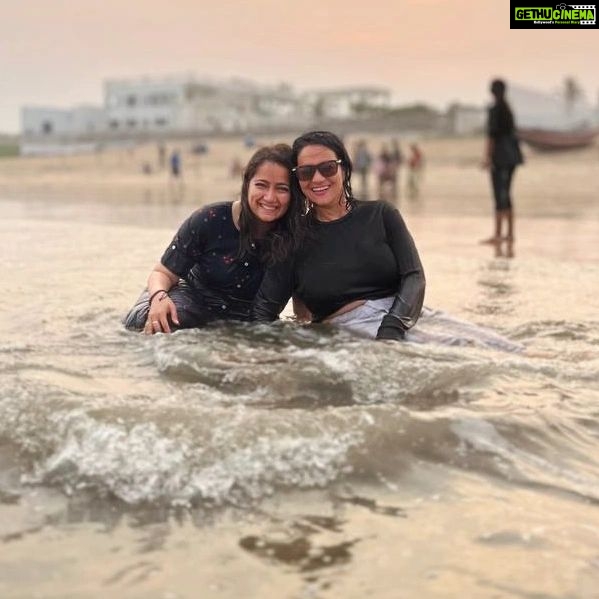 Jinal Belani - 10.6K Likes - Take me to the beach đď¸â¨đđđ
PC - @pratiikpawar @krishnabangar
I am happiest around the sea, and couldn't stop smiling all the time đđ
Also, this is the first time I have been to any east coast. Being from Mumbai, which has a west coast; I have always seen the sun setting over the sea. For the first time I witnessed the sunset on the opposite side. I was amazed. đ To witness Sunrise from here would be beautiful... Hope to catch it before I leave.
By the way, this is the Gopalpur beach in Odisha