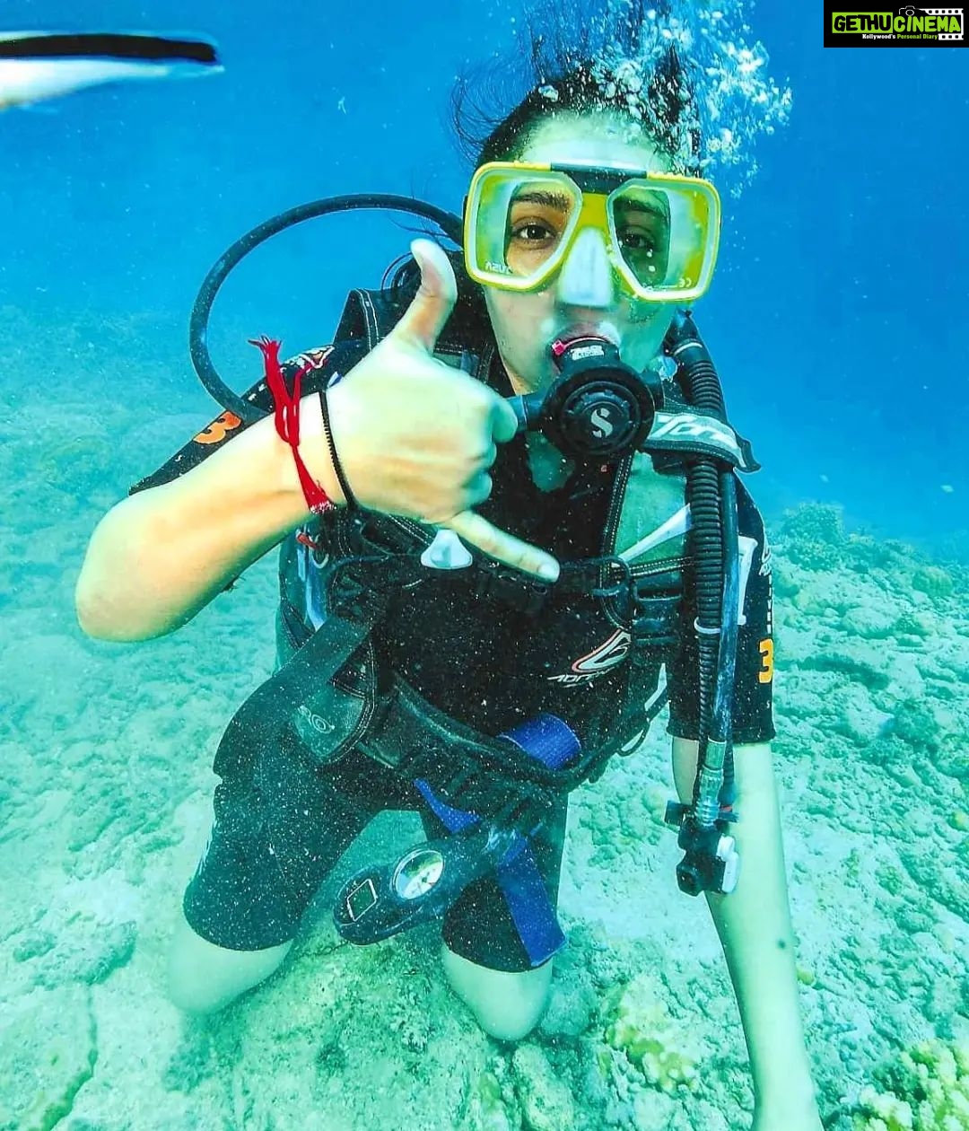 Jinal Belani Instagram - The only picture of a magnificent experience. I was awestruck when I first looked at the vastness of the ocean. I could say while the whole scuba diving experience I was in a trance and touching the bottom of the ocean was something else. Great Barrier Riff was indeed Great 🌊 Cheers to the one more tick mark on my wishlist 🎉✨🍻😊🩵 And yes, In the waters, This sign '🤙' means 'Awesome' #greatbarrierreef #oceanbaby #waterbaby @sunloverreefcruises #scuba diving #jhinalbelani Great Barrier Reef