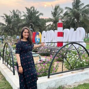 Jinal Belani Instagram - Take me to the beach 🏖️✨💕🏄🌊
PC - @pratiikpawar @krishnabangar

I am happiest around the sea, and couldn't stop smiling all the time 😀🌊 

Also,  this is the first time I have been to any east coast. Being from Mumbai, which has a west coast; I have always seen the sun setting over the sea. For the first time I witnessed the sunset on the opposite side. I was amazed. 😀 To witness Sunrise from here would be beautiful... Hope to catch it before I leave. 

By the way, this is the Gopalpur beach in Odisha