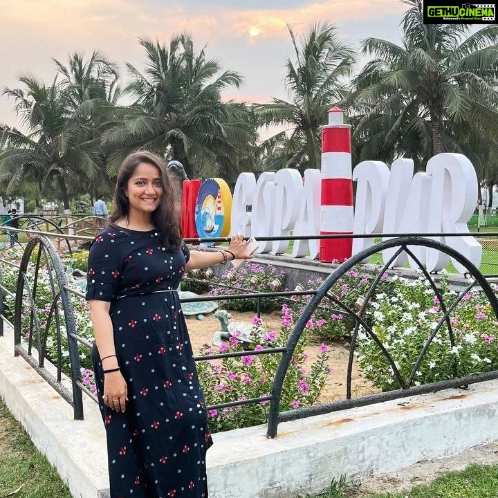 Jinal Belani - 10.6K Likes - Take me to the beach đď¸â¨đđđ
PC - @pratiikpawar @krishnabangar
I am happiest around the sea, and couldn't stop smiling all the time đđ
Also, this is the first time I have been to any east coast. Being from Mumbai, which has a west coast; I have always seen the sun setting over the sea. For the first time I witnessed the sunset on the opposite side. I was amazed. đ To witness Sunrise from here would be beautiful... Hope to catch it before I leave.
By the way, this is the Gopalpur beach in Odisha