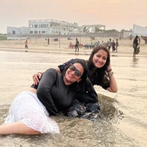 Jinal Belani Instagram - Take me to the beach 🏖️✨💕🏄🌊
PC - @pratiikpawar @krishnabangar

I am happiest around the sea, and couldn't stop smiling all the time 😀🌊 

Also,  this is the first time I have been to any east coast. Being from Mumbai, which has a west coast; I have always seen the sun setting over the sea. For the first time I witnessed the sunset on the opposite side. I was amazed. 😀 To witness Sunrise from here would be beautiful... Hope to catch it before I leave. 

By the way, this is the Gopalpur beach in Odisha