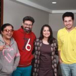 Jinal Belani Instagram - #photodump Bhagwan Bachave Filmની Team સાથે SDS #shuddhdeshisamvad ભગવાન બચાવે Movie OUT NOW in Theatres @bhagwanbachave @janibhavini @jhinalbelani @bhaumiksampat @nnaishadh #GujaratiMovie #gujjufilm