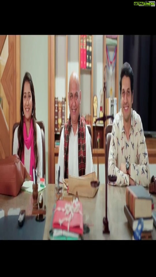 Jinal Belani Instagram - પૈસા નો વરસાદ થશે કે નસીબ આગળ પાંદડુ આવશે? જે પણ થાય એક વાત નક્કી છે, 'બે- બારે' મજા બહુ આવશે. 'ભગવાન બચાવે' - સ્વાઈપીન્ગ ઇન્ટુ યોર હાર્ટ on 2/12 @valmikipictures @mumbaimoviestudios @ufomoviez @bhagwanbachave . @bhaumiksampat @jhinalbelani @muni.jha @janibhavini @iampremgadhavi @hemangdave1983 @raunaqkamdar @buchmehulofficial @ojasrawal @myrjcharmy @vaishakhratanben @anuraag_prappanna @morli_patel_actor @iamvishal9711 . @tapanvyas @rakeshhsoni @bhavesh_shah_keys @crazyboyzentertainment @ankur_sachdev @hiralpkawa @paras.kawa . @sonunigamofficial @nakash_aziz @aslidivyakumar @milindosphere . @dipakshekhar @vickyjoshi007 @_bhavya.doshi_ @sneak.peekssss @bhavyapurohit_55 @_.joel_khethavath._ @piyush6986 @hemashukla_51 @vir0501 @mr.lakod @dharav.bhavsar krutarth_shah_01 @vishalvyas.official @shilpsaxena @officialswapniltrivedi @kesarmakeupstudio @hybridvariety #Bhagwanbachave #BB #jhinalbelani #bhaumiksampat #gujaratimovie #gujarat #gujarati #ahmedabad #baroda #surat #gujju #gujjufilm #indianmovie #indianfilm #latestnews #sonunigam #divyakumar #nakashaziz #rajkot #mumbai #munijha #valmikipictures #mumbaimoviesstudios #loan #creditcard #darkcomedy #comedyfilm #nittinkeni