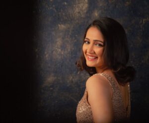 Jinal Belani Instagram - Adding Some Diwali Glitter on your feed 🌟✨💫 

Clicked by - 
@photographybyswapnil
@officialswapniltrivedi

Styled by - @shilpsaxena 🌟