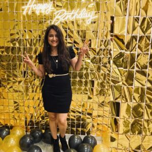 Jinal Belani Instagram - I am happiest around my Birthday 😅 
This birthday was with family, extended family and friends who are slowly becoming family. 💖

I feel blessed. Trust me, each birthday the question remains the same; 'Do I even deserve this much love.?' :)
 Thank you folks for making my day so so so special. I shall cherish these memories forever.

Don't forget to watch birthday special dance at the end 😅 

Thank you guys @bhaumiksampat @myrjcharmy @mansoo_57 @bimalpatelofficial @djhardknoxindia  @himalrupera @dhrupall @henil.gandhi @vickyjoshi007 @_bhavya.doshi_ @deep_dholakia @_.joel_khethavath._ @dipakshekhar @manisha @sneak.peekssss @mankalbel @belanimansi @hardikace29 @urvi_vasani @ishan_mehta @_hem_04 Love you all ❤️

Thank you everyone for taking a moment out of your life and wishing me. 
🙏🏻 GRATEFUL 💐