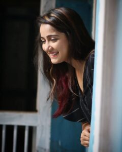 Jinal Belani Instagram - ને પછી હું હસી પડી... :)