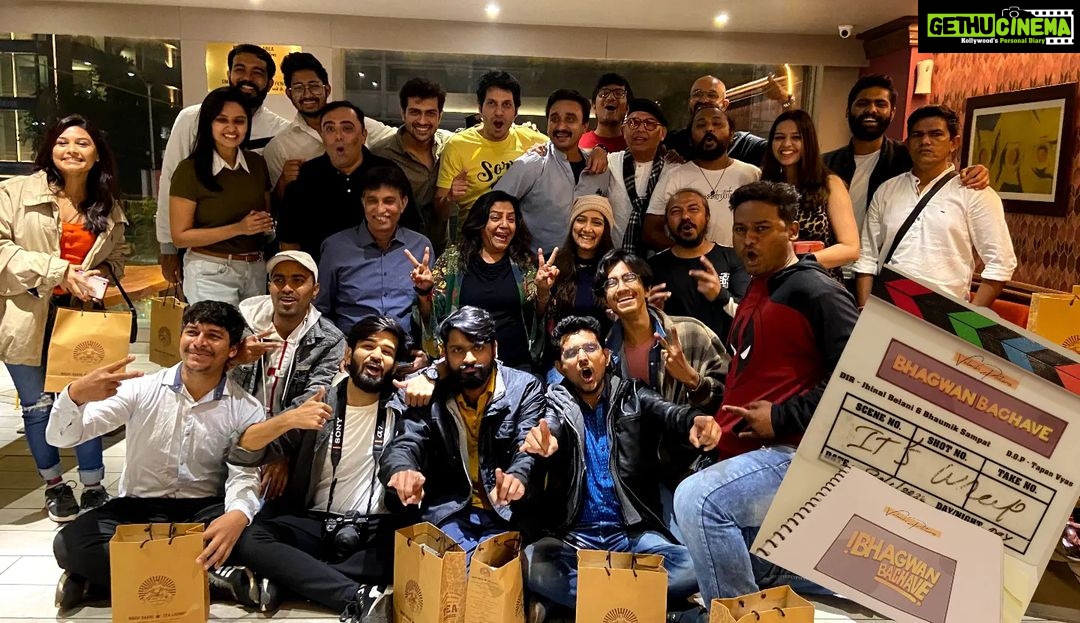 Jinal Belani Instagram - With God's grace, yesterday we wrapped up our film 'Bhagwan Bachave'. Thank you each and everyone associated with the film. Long way to go ππ»π«πππ #valmikipictures #bhagwanbachave #gujratifilm #gujratimovie @bhaumiksampat @tapanvyas @muni.jha @iampremgadhavi @ojasrawal @raunaqkamdar @hemangdave1983 @vaishakhratanben @janibhavini @buchmehulofficial @anuraag_prapanna @myrjcharmy @pujasoni969 @iamvishal9711 @morli_patel_actor @suraj1nayak @_kavinjani @yashvaran @vickyjoshi007 @_bhavya.doshi_ @hemashukla_51 @viraj.gandhi.31 @dipakshekhar @piyush6986 @vishalvyas.official @bhavyapurohit_55 @_.joel_khethavath._ @sneak.peekssss @rakeshhsoni @bhavesh_shah_keys @gohil_omrajsinh @dhruv_bharadva @kesarmakeupstudio @mr.lakod @poonamlimbachiya_official @dhanrajtirkar_photography