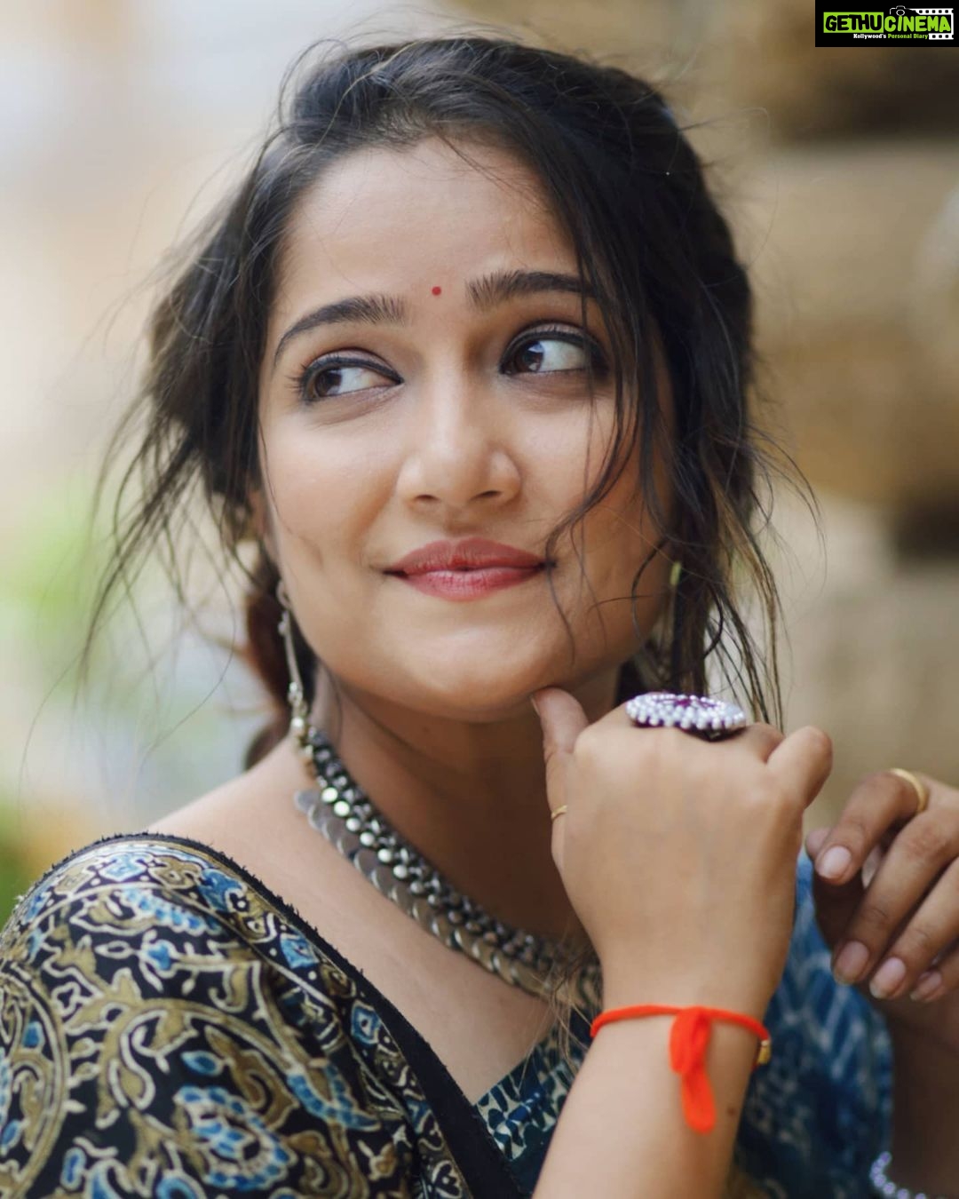 Jinal Belani - 10.5K Likes - ये दिल और उनकी निगाहों के साये