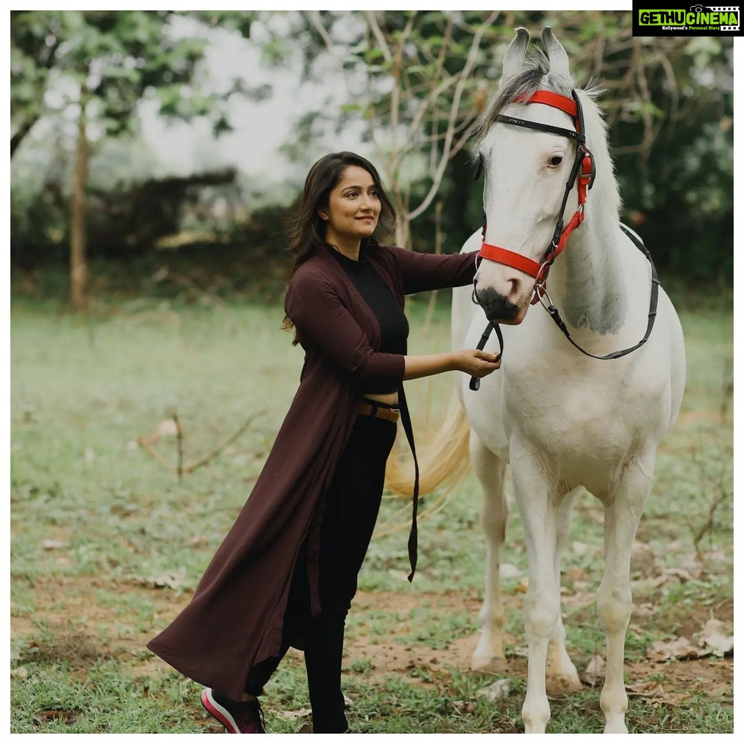 Jinal Belani - 11.6K Likes - Still from our series Poori Paani
PC - @dhanrajtirkar_photography
đđđŤ
#pooripaani #shemaroo #gujarati #lovestory #jhinalbelani #jinalbelani