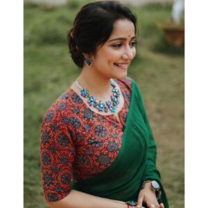 Jinal Belani Instagram - જગતમાં છે લ્હાવા કદમ પર કદમ પર,
ફકત એક શરત છે ગતિમાન રહેવું.
નવા છે મુસાફિર વિસામે વિસામે,
નવી સગવડો છે ઉતારે ઉતારે

- મરીઝ

Clicked by - @gypsy_soul_jax 
MUAH - @jitunayi @patelkomal2391 
Costume - @dvfashionstudio 
Styled by - @deepy_s_designer 
@ottindia_ 💗