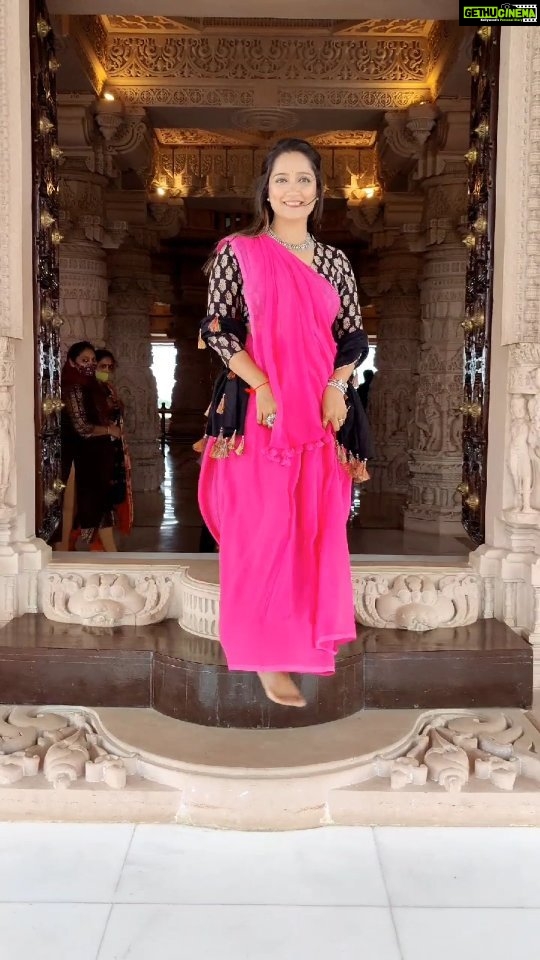 Jinal Belani Instagram - Last Reel in a Saree I promise 🙈 Ok bye 🤐 . . Costume - @dvfashionstudio MUAH - @jitunayi @patelkomal2391 Styled by @deepy_s_designer