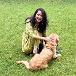 Jinal Belani Instagram - Little extra happy today 🥰 So people who know me, know of my fear of dogs!!! and this happened today. Feels like an achievement for sure ✨ Guess what her name is... Jini!! 😀