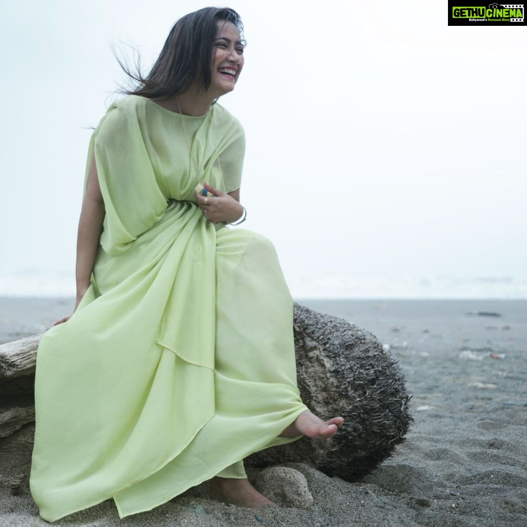 Jinal Belani - 10K Likes - You don't know me if you haven't seen me laughing like 3rd pic. 😉😁
(Most probably on my own joke)
.
.
Also, this pic was taken at #somnath, during one of most memorable shoots for @ottindia_
@niravubarot
Clicked by @gypsy_soul_jax
MUAH - @jitunayi @patelkomal2391
Costume- @dvfashionstudio
Styled by- @deepy_s_designer