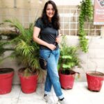 Jinal Belani Instagram - The universe doesn't answer questions, it simply gives signs🦋 Meanwhile just pose and smile 😁