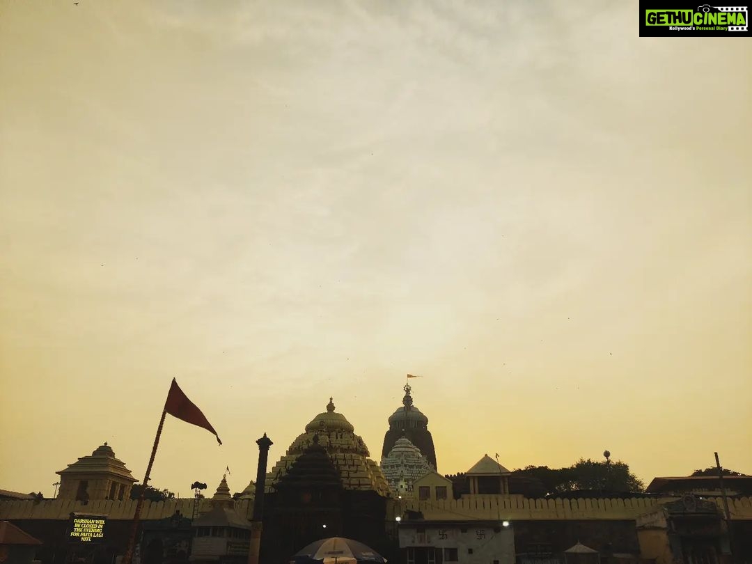 Jinal Belani Instagram - What a magnificent experience ✨ Jai Jagannath 🙏🏻✨ Jagannath Puri Temple, Odisha