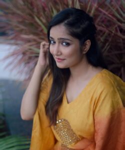 Jinal Belani Instagram - Hey what's up?

.
📷 @jaxy_not_jeksy 
👗 @disha_vadgama @dvfashionstudio 
MUAH - @jitunayi @patelkomal2391 
Styled by - @deepy_official_