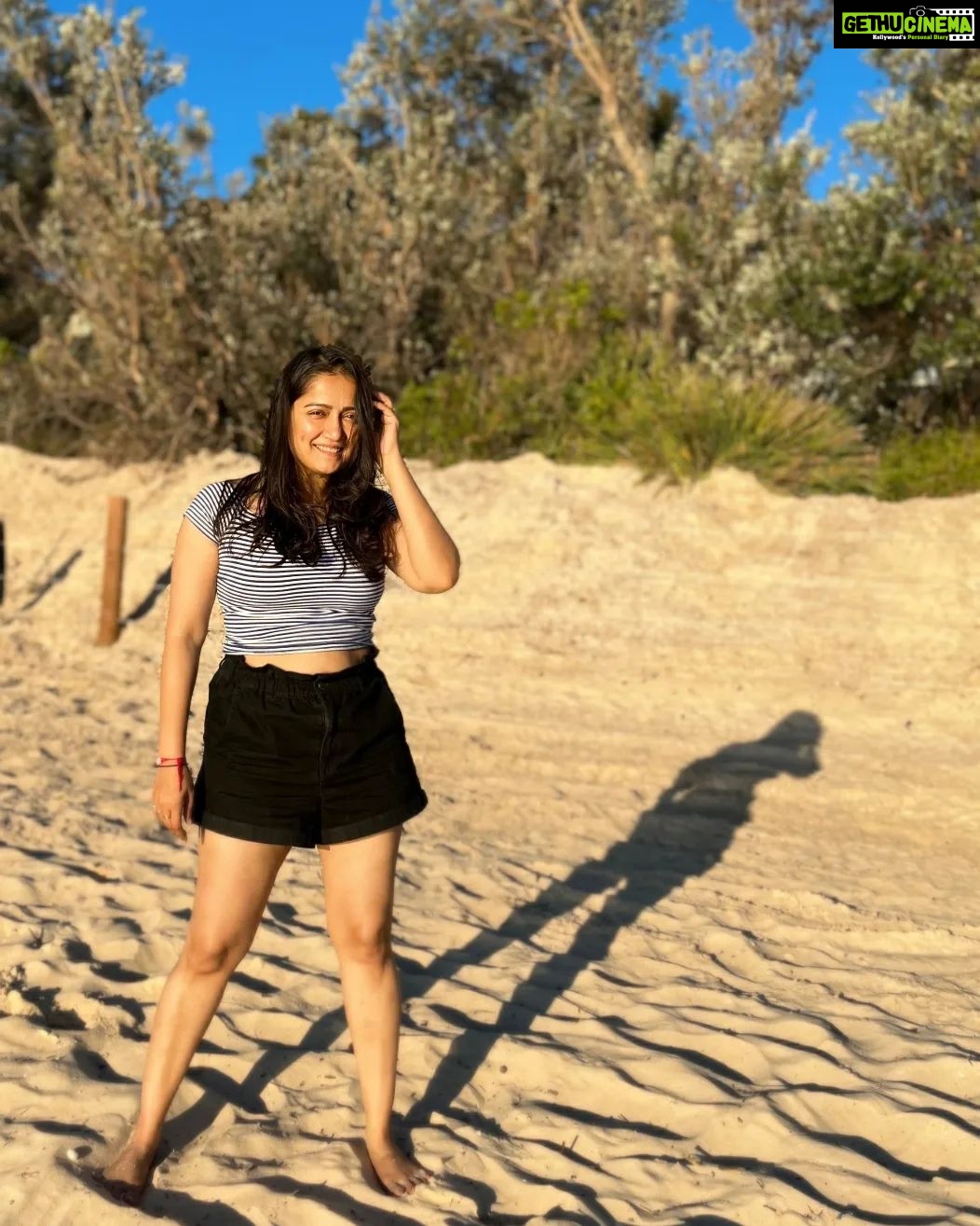 Jinal Belani Instagram - Beach day 🌅⛱️🌊🏖️ LaPerouse