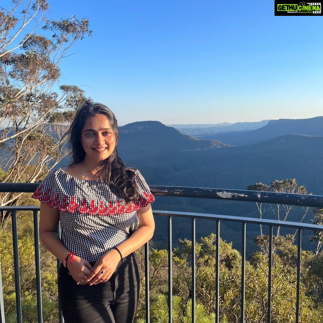 Jinal Belani Instagram - Peaceful, Blissful, Powerful ✨🙏 At the Blue mountains, Three sisters walk 🌅⛰️🏞️ Blue Mountains