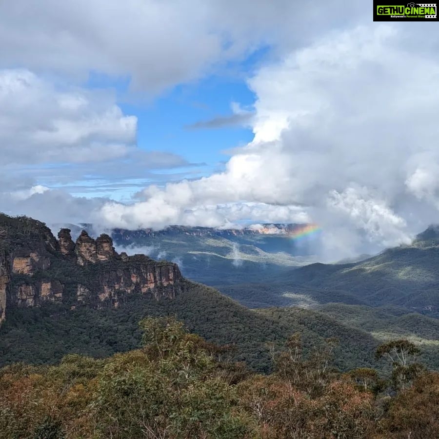 Jinal Belani Instagram - Peaceful, Blissful, Powerful ✨🙏 At the Blue mountains, Three sisters walk 🌅⛰️🏞️ Blue Mountains