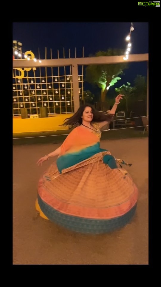 Jinal Belani Instagram - Transition is Real From Papa ki Pari to Mummy's Alexa 😅 #diwalisafai Lag jao kaam pe 😅