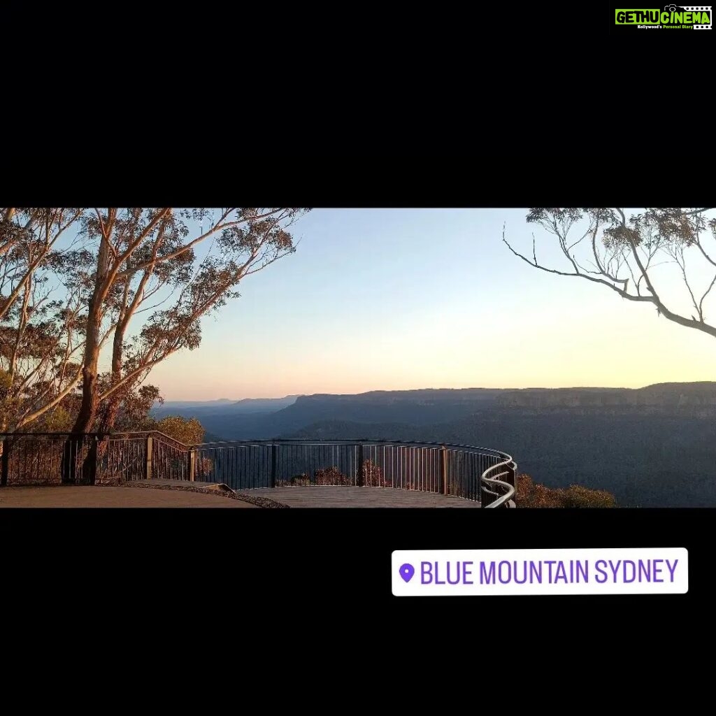 Jinal Belani Instagram - Peaceful, Blissful, Powerful ✨🙏 At the Blue mountains, Three sisters walk 🌅⛰️🏞️ Blue Mountains
