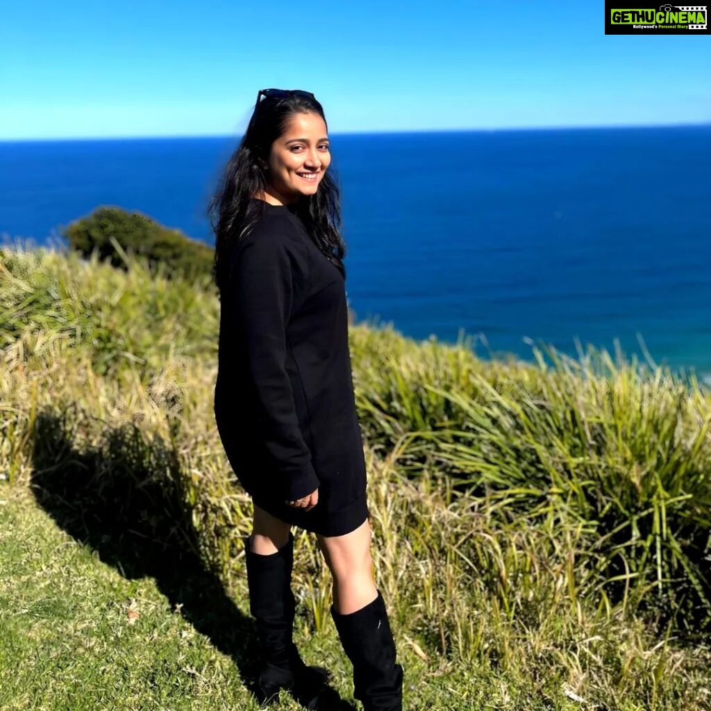 Jinal Belani Instagram - The scenic view of #wollongong is beautiful... Actually, I was about to post the picture of this breathtaking view, but then I saw my pictures and changed the plan 🤪😅. . . @visitwollongong #sydney #australia #wollongongphotographer #stanwelltops #baldhill #baldhilllookout Wollongong, Australia