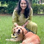 Jinal Belani Instagram - Little extra happy today 🥰 So people who know me, know of my fear of dogs!!! and this happened today. Feels like an achievement for sure ✨ Guess what her name is... Jini!! 😀