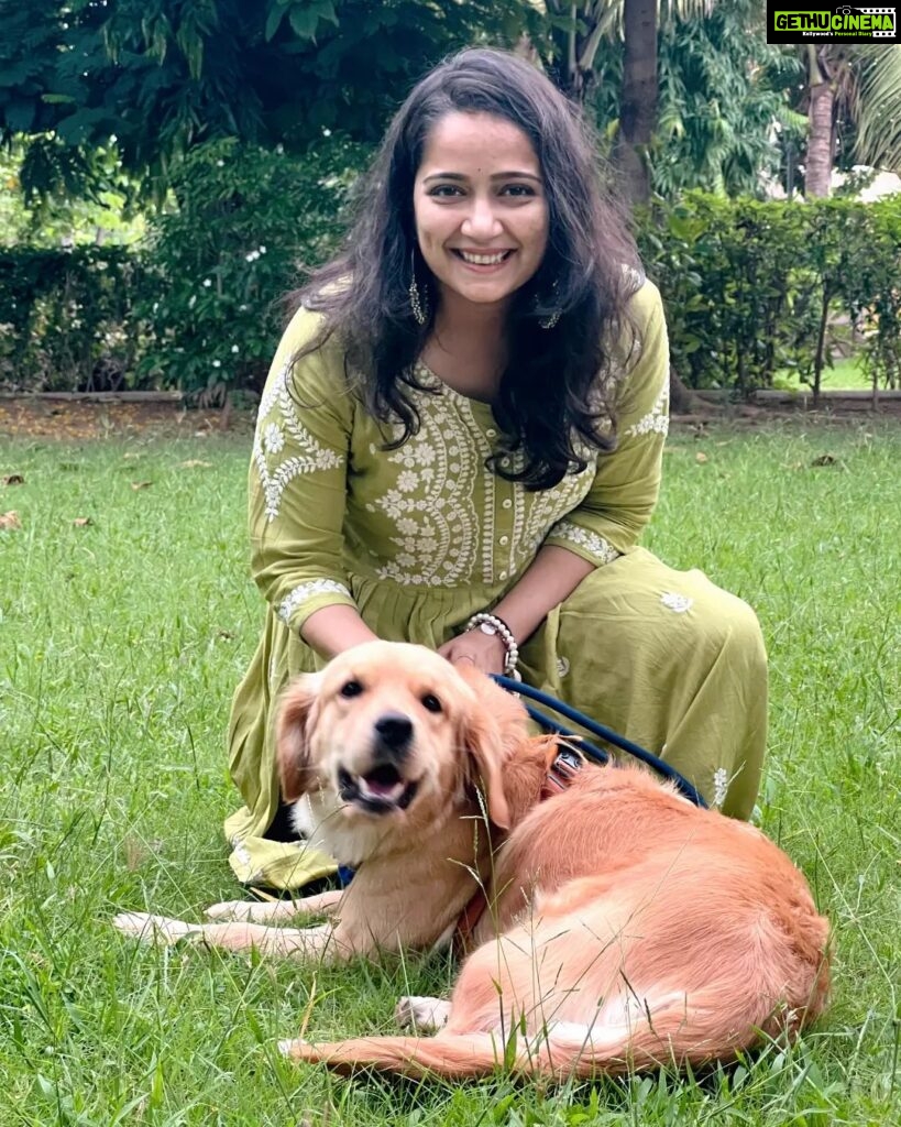 Jinal Belani Instagram - Little extra happy today 🥰 So people who know me, know of my fear of dogs!!! and this happened today. Feels like an achievement for sure ✨ Guess what her name is... Jini!! 😀