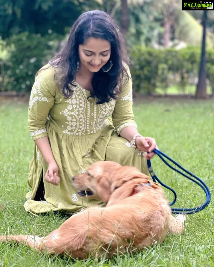 Jinal Belani Instagram - Little extra happy today 🥰 So people who know me, know of my fear of dogs!!! and this happened today. Feels like an achievement for sure ✨ Guess what her name is... Jini!! 😀