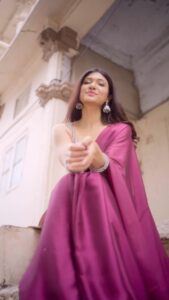Jolly Rathod Instagram - A plain rani pink saree,Old Ahmedabad and an Old Hindi film song..
A combo that had to lead to this..🩷

Saree : @anmolbyankoorshukla 
Jewellery : @the_beta_girl 
Hair : @divya_makeover_27 
Shot and  Edited by : @tanmaybhavsar_photography 

#saree #ahmedabad #oldcity #heritage #music #fashion #style #reels #trendingreels