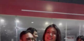 Jolly Rathod Instagram - Dog Prank 🐶🐶 ... 😂😂😂 This Time With My Bestie, Superb Actress And An Amazing Singer 🥰🥰🥰 @jollyrathod 😜😜😜😜 Video Courtesy @karanghoda ❤️❤️ #reelsinstagram #reels #prank #dogprank #hemangdave #actor #jollyrathod #friends Ahmedabad, India