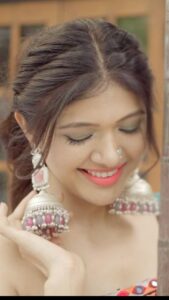 Jolly Rathod Instagram - Navratri is in the air…
So here’s this fun garbo ‘Vaanki Walu’!!
Had so much fun singing and shooting this!!!💙✨

Music : @ronakpanditmusic 
Mixed,mastered by : @protyaych 
Wearing : @anmolbyankoorshukla 
Jewellery : @the_beta_girl 
Jewellery styling : @stylebystutea 
Hairstyle : @divya_makeover_27 
Shot and Edited by : @tanmaybhavsar_photography
Location Courtesy : @theyardahmedabad 

#garba #singer #navratri #navratrispecial #chaniyacholi  #music #style #fashion #outfit  #navratrivibes #hairstyles #hairstyle #styleoftheday #art #artistsoninstagram #reelsindia #reels #trendingreels #trending #garbasong #colorful #styleoftheday #garbalover #ahmedabad #vadodara #surat #gujarat #gujju #1minmusic