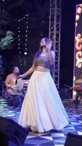 Jolly Rathod Instagram - Asli maza live show mein aata hai..

#reels #reelitfeelit #instareels #singer #actor #music