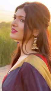Jolly Rathod Instagram - Because this gujju girl loves Dosa..❤️
Shot by : @moin_2896 

#music #love #fashion #saree #reels #reelitfeelit
