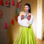 Jolly Rathod Instagram - The people who make me look pretty..💚👇🏻 Custom Outfit : @myamyraah Jewellery : @aayrabespokejewellery & @the_beta_girl Makeup and Hair : @divya_makeover_27 Styled by : @stylebystutea Clicks by @tanmaybhavsar_photography #jollyrathod #jollyrathodlive #jollyrathodgarba Ahmedabad, India