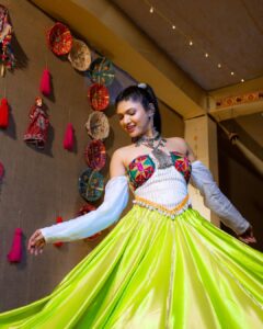 Jolly Rathod Instagram - The people who make me look pretty..💚👇🏻

Custom Outfit : @myamyraah 
Jewellery : @aayrabespokejewellery & @the_beta_girl 
Makeup and Hair : @divya_makeover_27 
Styled by : @stylebystutea 

Clicks by @tanmaybhavsar_photography 

#jollyrathod #jollyrathodlive #jollyrathodgarba
