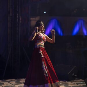 Jolly Rathod Instagram - A night to remember at TGL garba,Indore last night..❤️❤️✨✨
📸 : @tanmaybhavsar_photography 

Wearing : @jinals_couture 
Jewelleries : @the_beta_girl 
MUAH : @divya_makeover_27 
Styled by : @stylebystutea 

#jollyrathod #jollyrathodlive