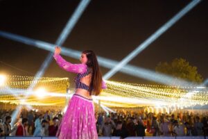 Jolly Rathod Instagram - The epic night that was yesterday!!!🩷✨
#Day5..
Loved the energy at Alphonso Party Plot..
📸 : @tanmaybhavsar_photography 

Wearing : @jinals_couture 
Muah : @divya_makeover_27 
Styled by : @stylebystutea