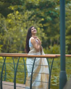 Jolly Rathod Instagram - 😌🫶🏻

Saree : @anmolbyankoorshukla 
Jewellery : @the_beta_girl 
Clicked by : @tanmaybhavsar_photography