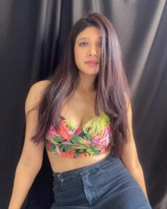 Jolly Rathod Instagram - Summer vibes..💚💛

Top : @hm 

#instapic #summerstyle #fashion #jollyrathod