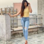Jolly Rathod Instagram - अति random…😃💛 @stylebystutea ‘s terrace and a cool evening light would lead to it..😄 P.C. : @stylebystutea Ahmedabad, India