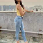 Jolly Rathod Instagram - अति random…😃💛 @stylebystutea ‘s terrace and a cool evening light would lead to it..😄 P.C. : @stylebystutea Ahmedabad, India