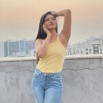Jolly Rathod Instagram - अति random…😃💛 @stylebystutea ‘s terrace and a cool evening light would lead to it..😄 P.C. : @stylebystutea Ahmedabad, India