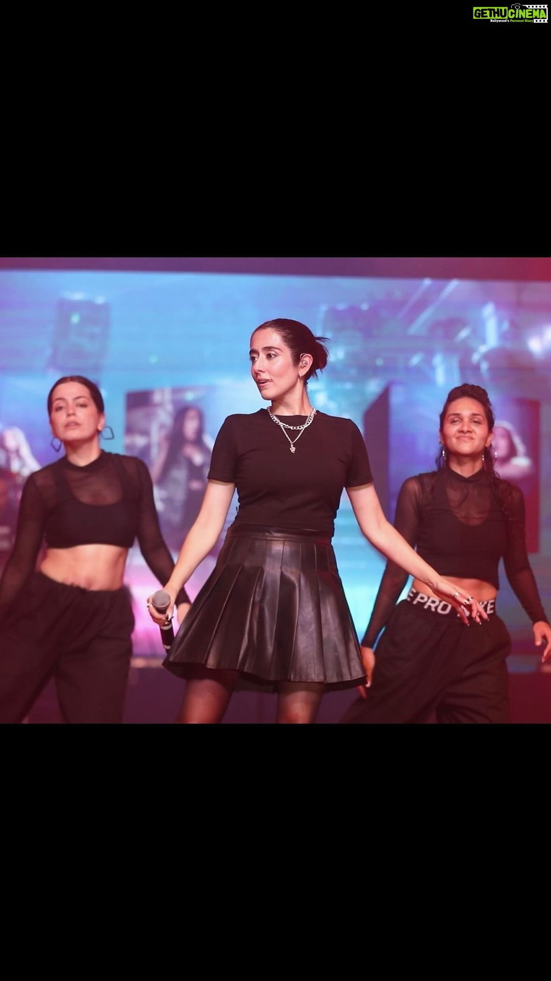 Jonita Gandhi Instagram - Calicut we went crazyyyyyy ⚡️ Video by: @themediatronic Styled by: @anshikaav @danielkennethrego @percnitish @anurag.drums @kadamaditya @akankshanamdeo @njadoonanan @mojophy @clintoncharlesofficial @ashwin___suvarna @25pixels.in @simran_khanwani @shahkanch @chirag.jaisinghani @bysamrinsayed @theofficialjontourage @collectiveartistsdiaries @showrider_entertainment @mmcgraduation2k23