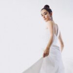 Jonita Gandhi Instagram - 𝘌𝘭𝘭𝘦 𝘦𝘴𝘵 𝘧𝘰𝘳𝘵𝘦. Last night for The Elle List 2023 @elleindia 🤍 Photos: @shreyansdungarwal Makeup: @anumariyajose Hair: @dwyessh_hairwizard @aaliyahussainhairmakeupcreator Outfit @saulee Earrings @karishma.joolry Ring @swarovski Footwear @aldo_shoes Styled by @anshikaav Assisted by @bhatia_tanisha