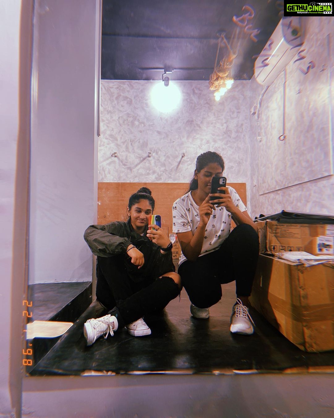 Jovika vijaykumar Instagram - ~ Sometimes a whole year changes nothing ✨ ft. Bestie no.1 Chennai, India