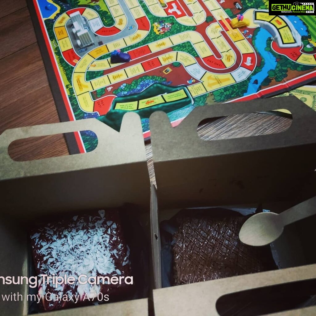 Jovika vijaykumar Instagram - game night and brownies