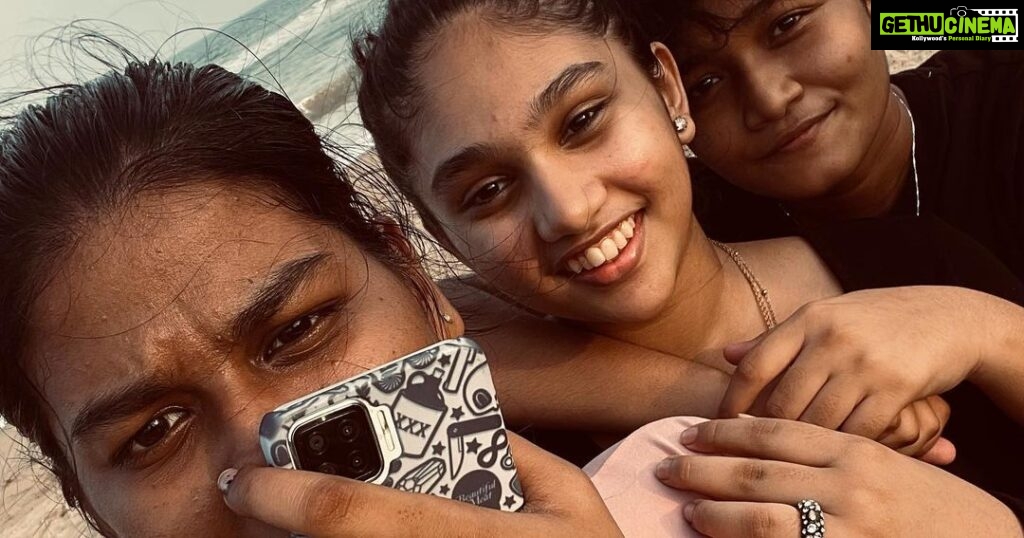 Jovika vijaykumar Instagram - These sweethearts made my 16th birthday the best one yet, just like they do everyday ❤